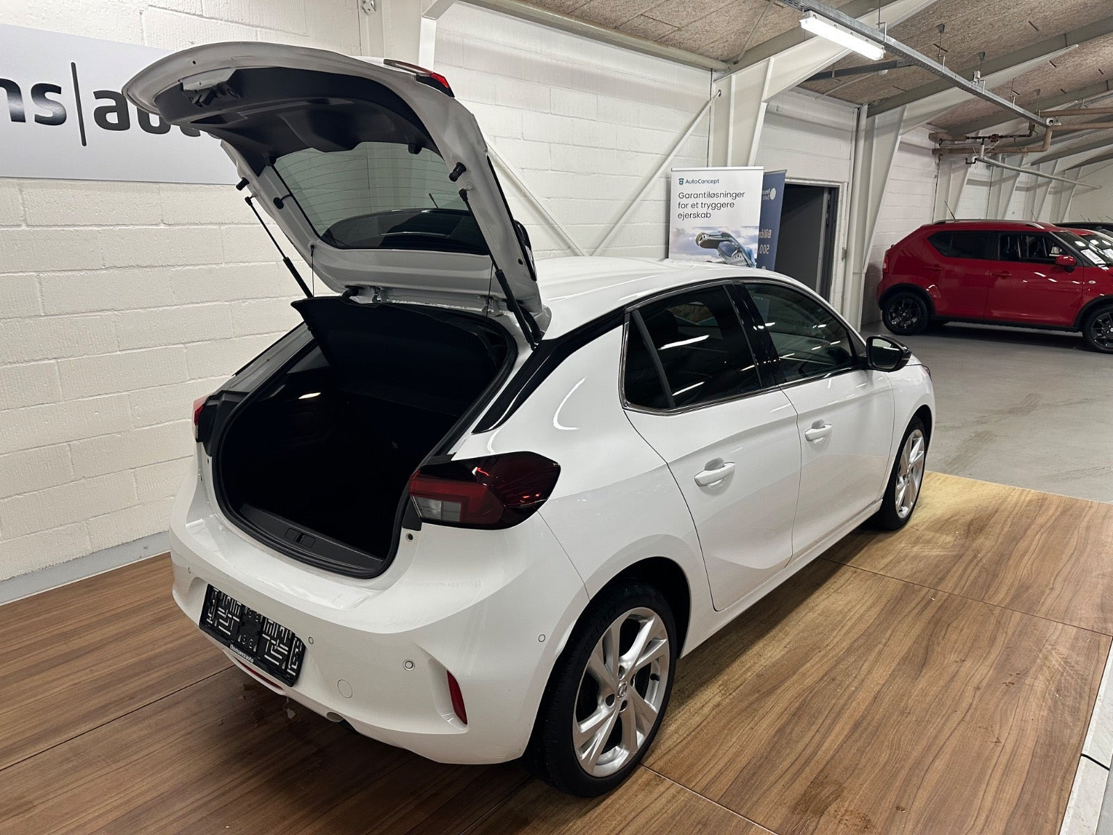 Hvid Opel Corsa fra 2020