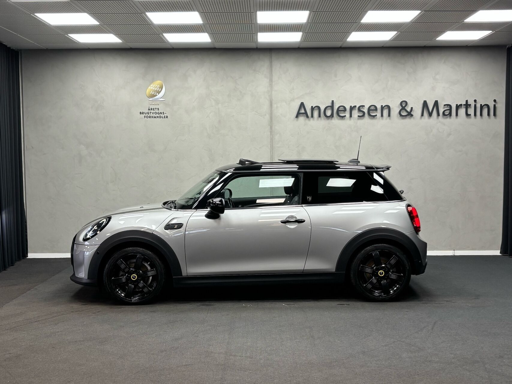 Grå Mini Cooper fra 2023