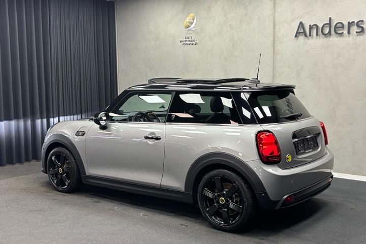 Grå Mini Cooper fra 2023