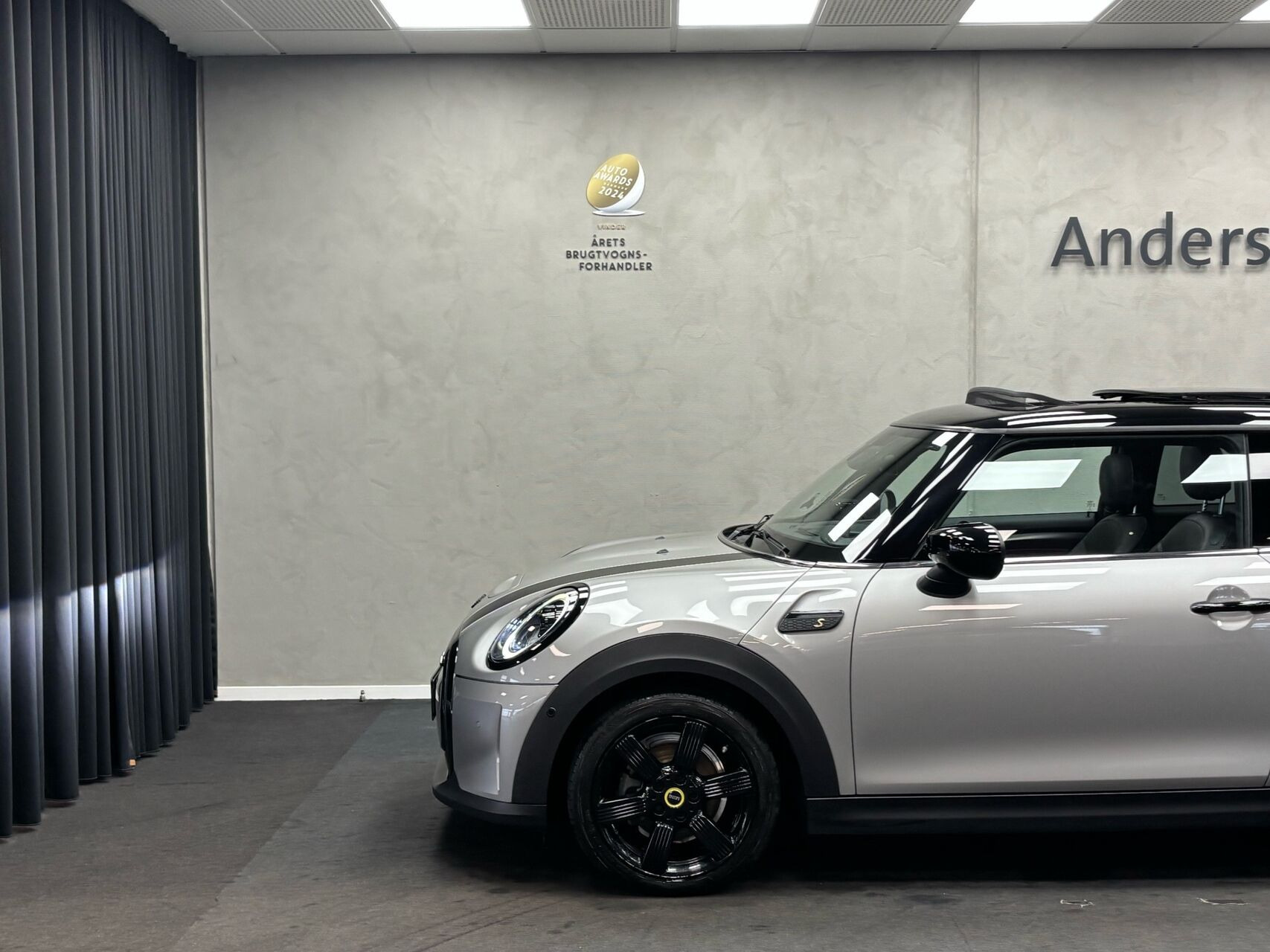 Grå Mini Cooper fra 2023