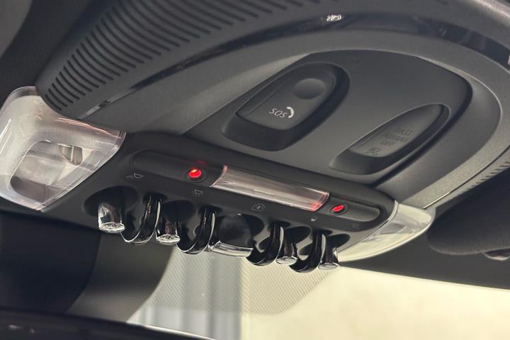 Grå Mini Cooper fra 2023