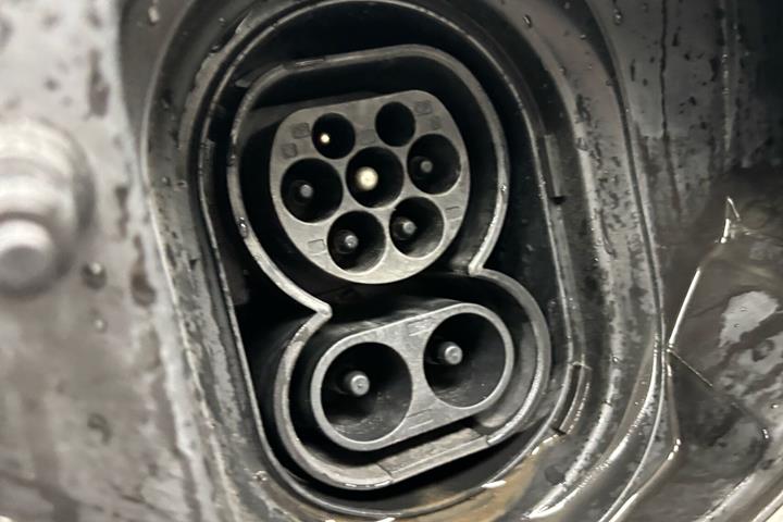 Grå Mini Cooper fra 2023