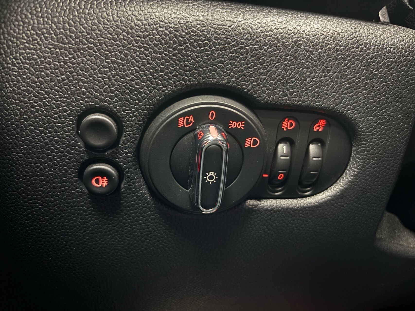 Grå Mini Cooper fra 2023