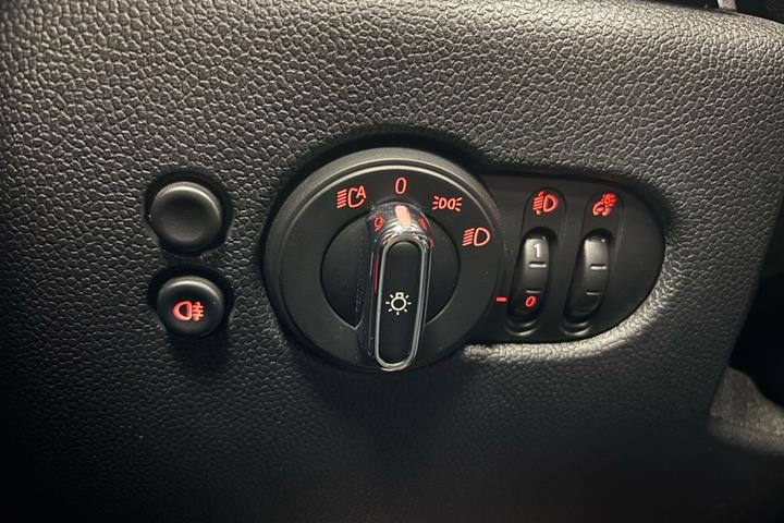 Grå Mini Cooper fra 2023