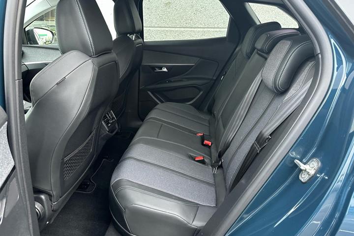 Grøn Peugeot 3008 fra 2021