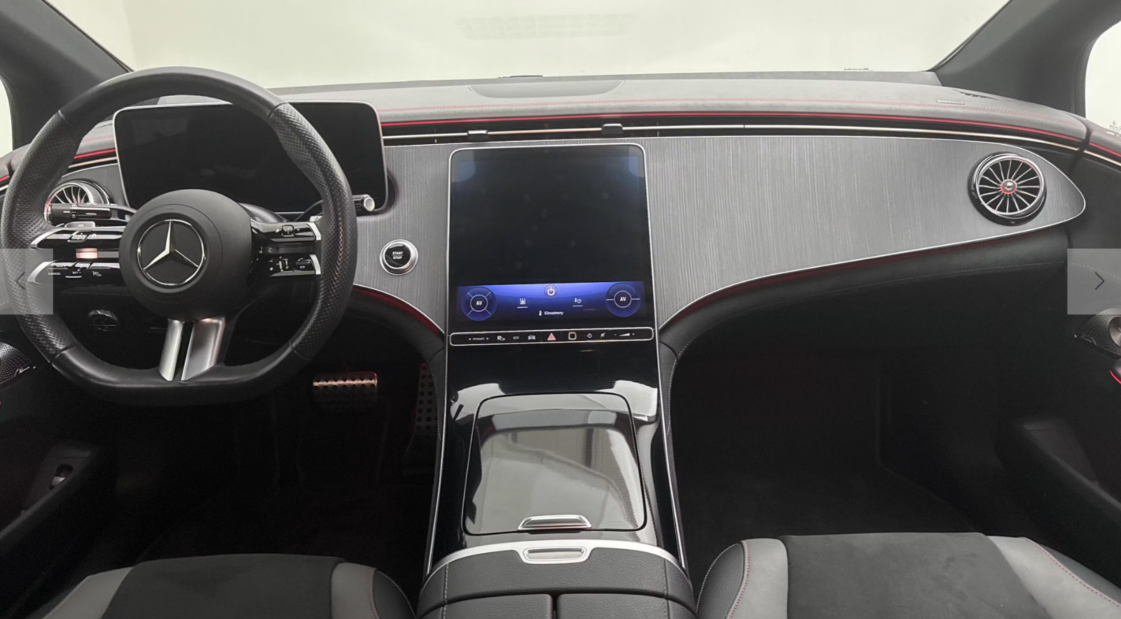 Sølv Mercedes EQE350+ fra 2025