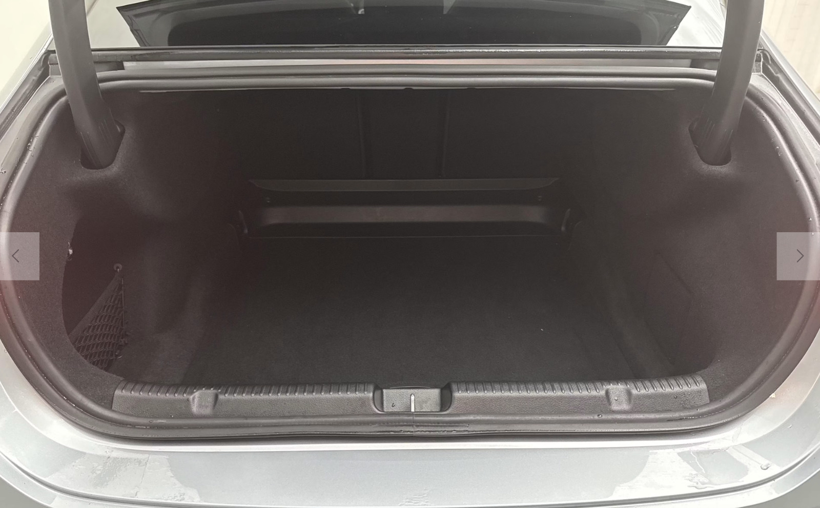 Sølv Mercedes EQE350+ fra 2025