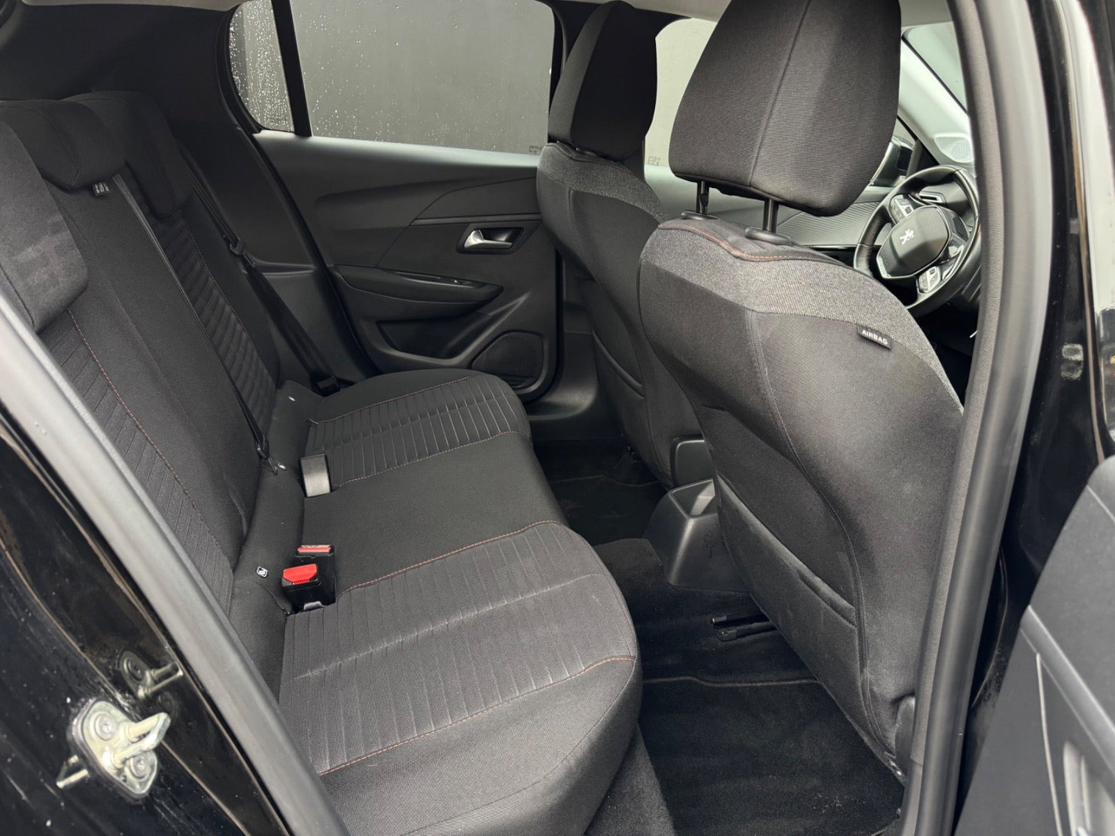 Sort Peugeot 208 fra 2020