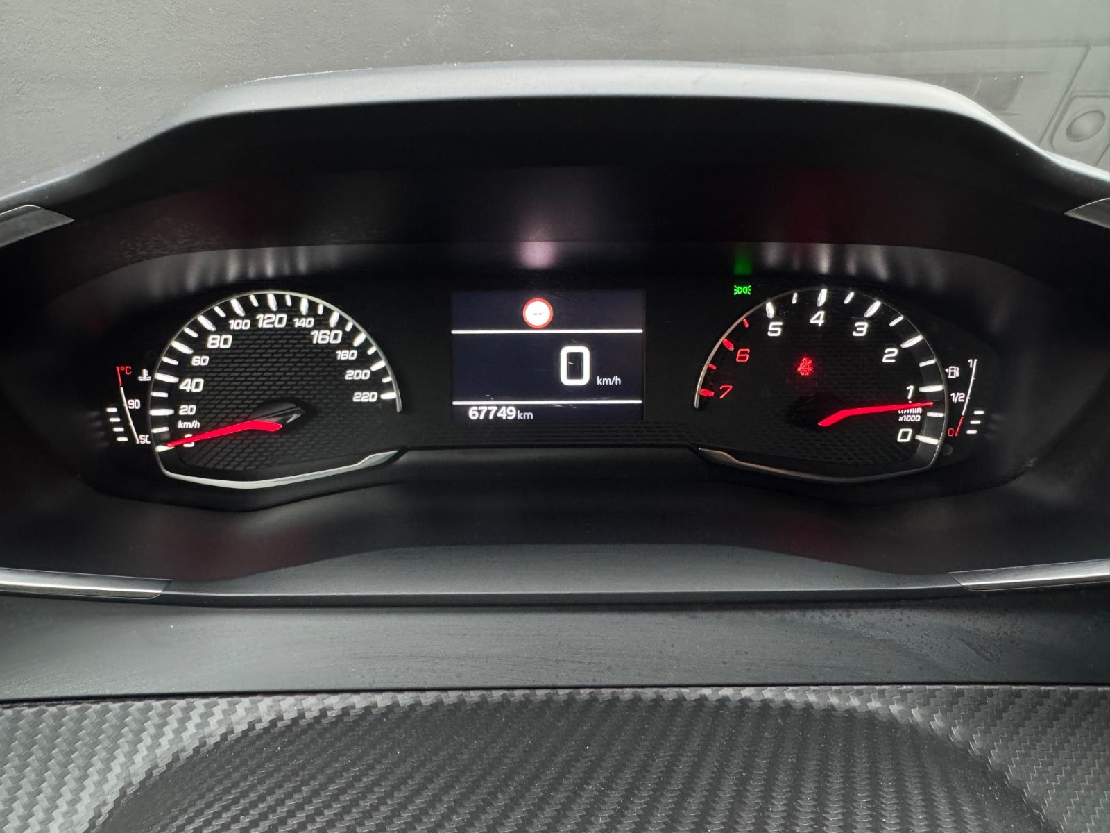 Sort Peugeot 208 fra 2020