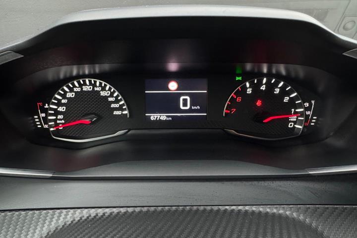 Sort Peugeot 208 fra 2020