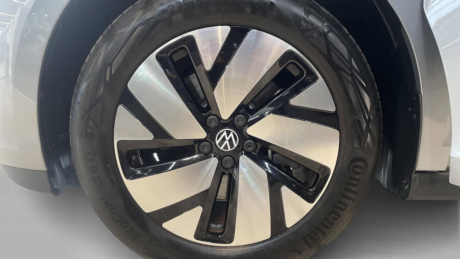 Grå VW ID.Buzz fra 2024