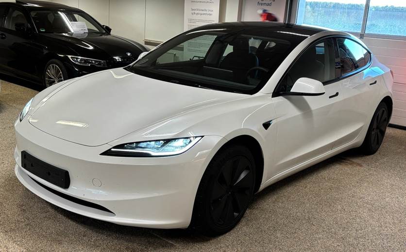 Tesla Model 3 RWD