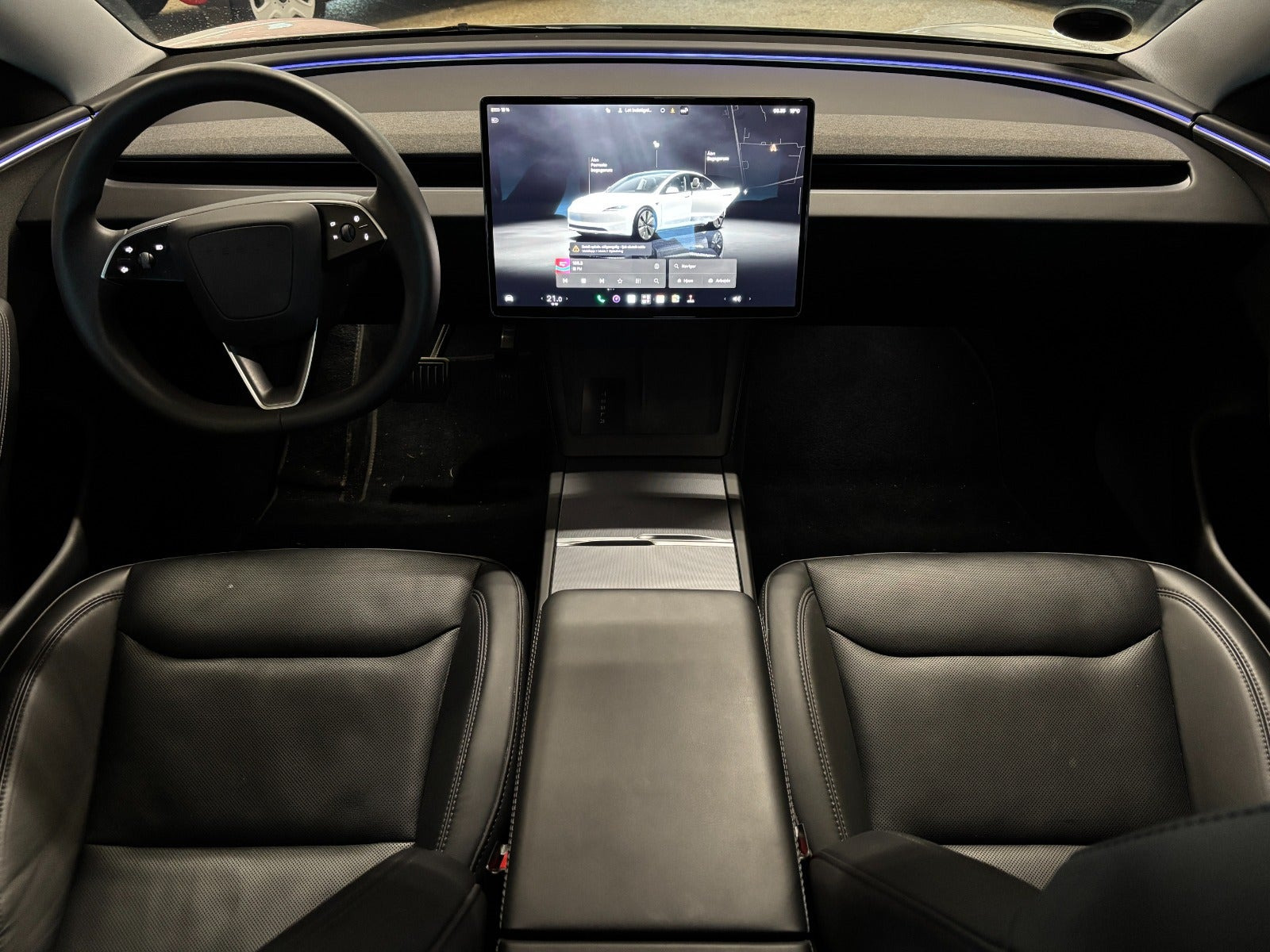 Hvid Tesla Model 3 fra 2024
