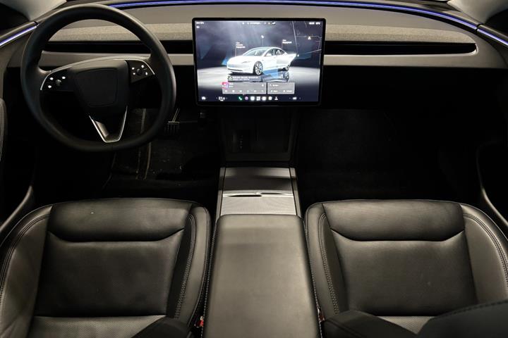 Hvid Tesla Model 3 fra 2024