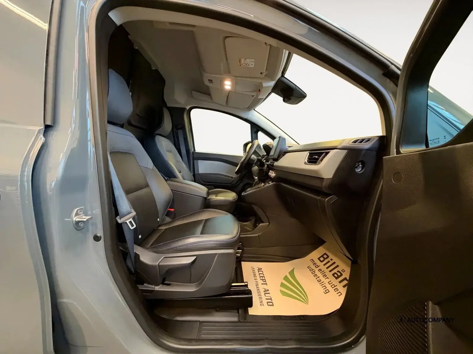 Grå Nissan Townstar fra 2025
