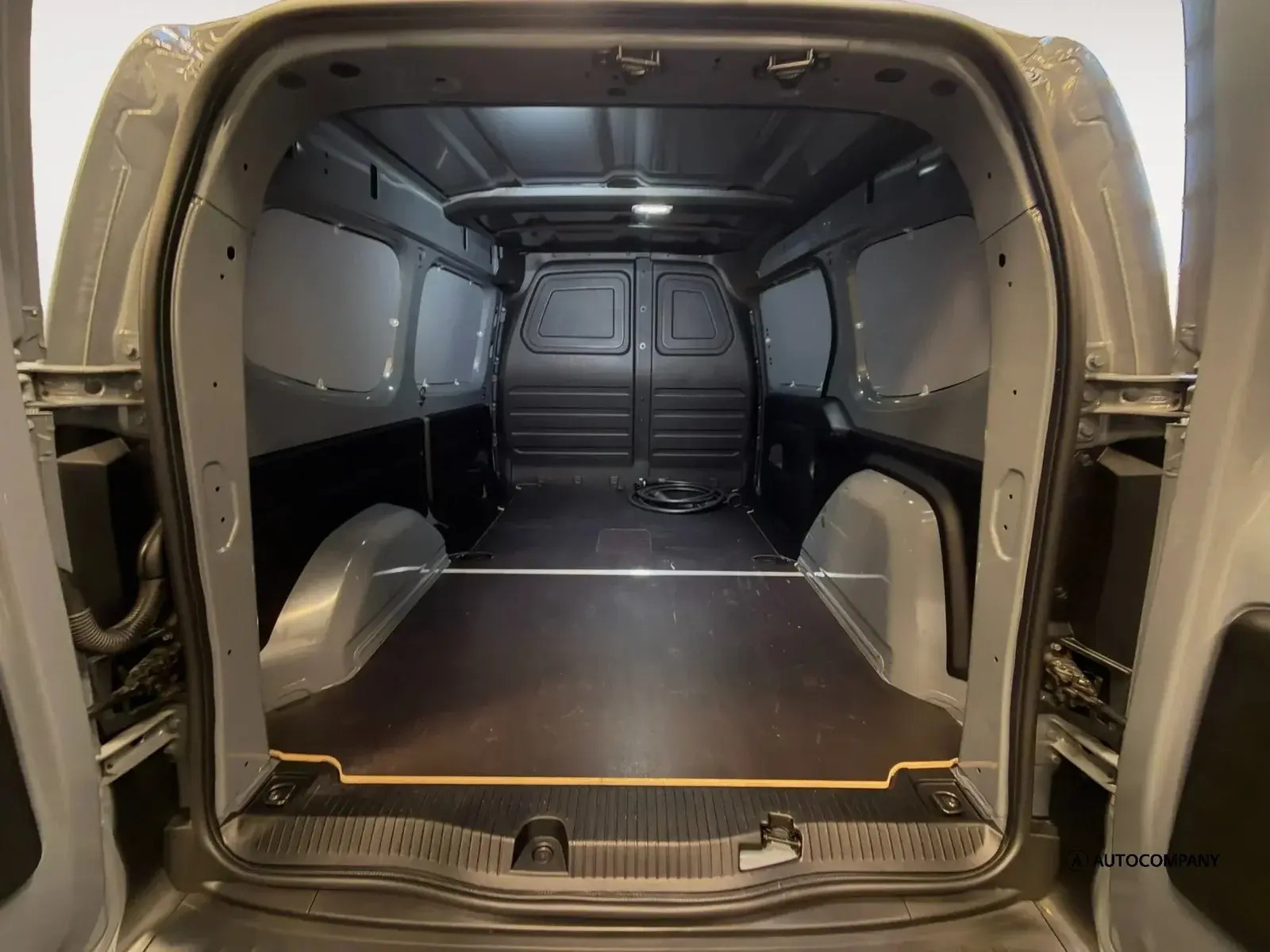 Grå Nissan Townstar fra 2025