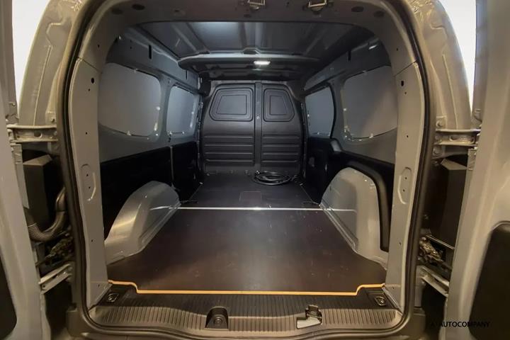 Grå Nissan Townstar fra 2025