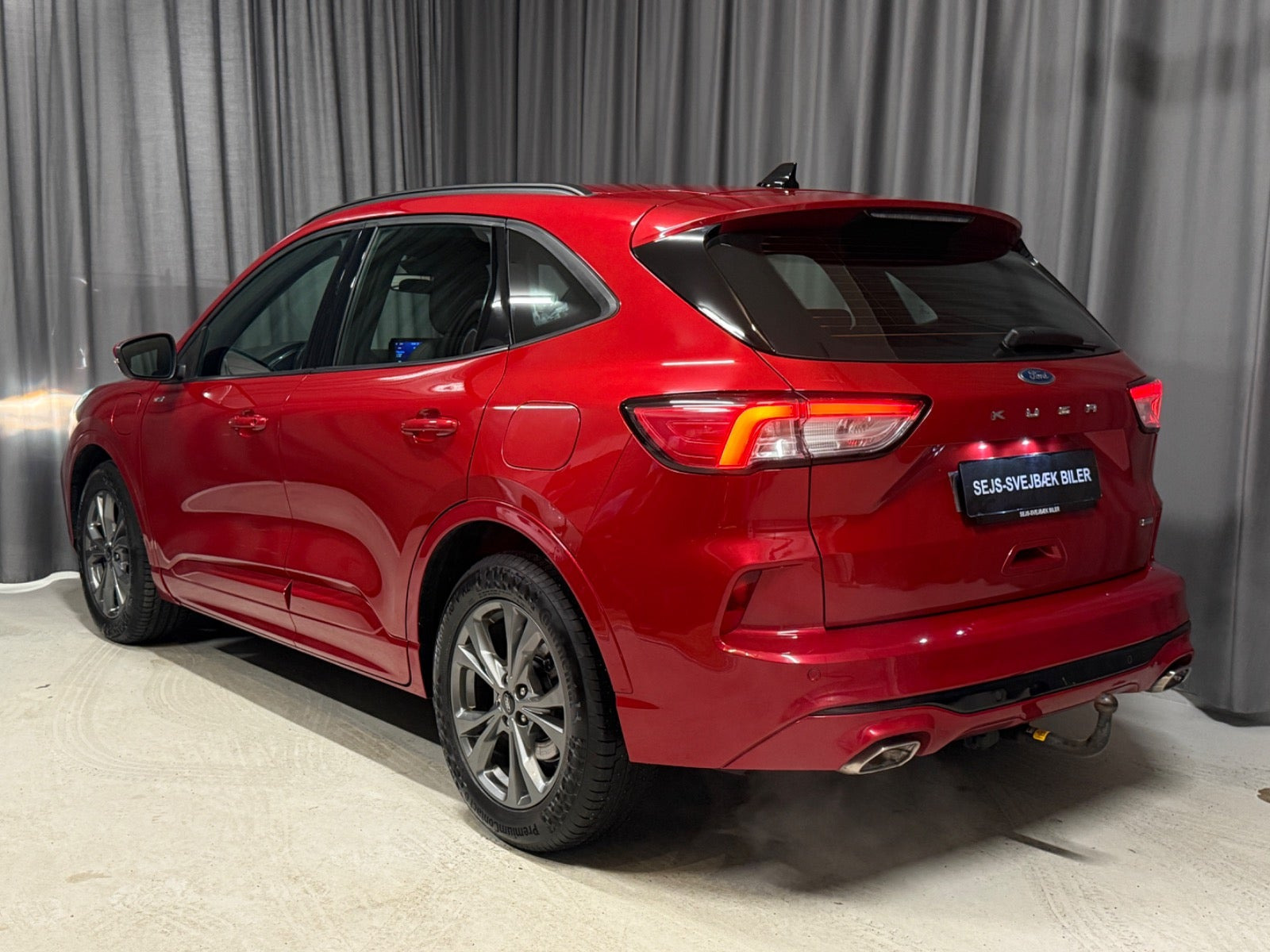 Rød Ford Kuga fra 2020