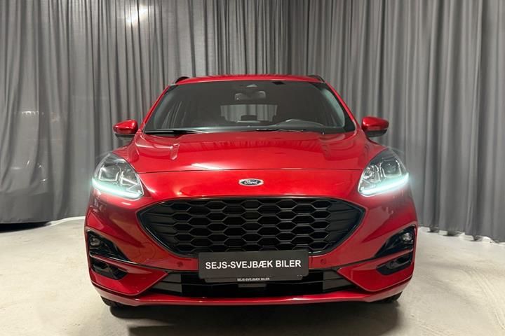 Rød Ford Kuga fra 2020
