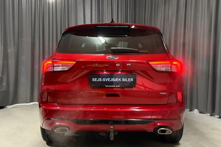 Rød Ford Kuga fra 2020
