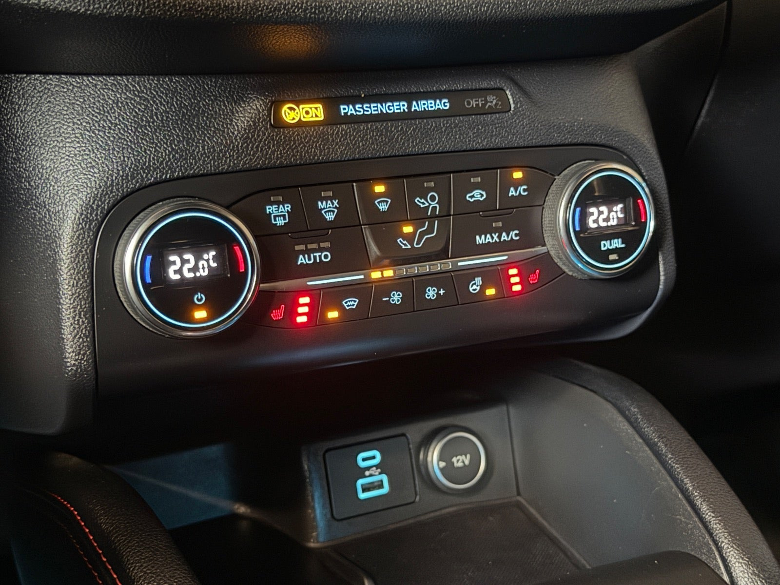 Rød Ford Kuga fra 2020