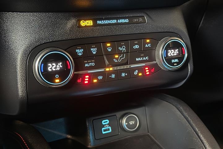 Rød Ford Kuga fra 2020