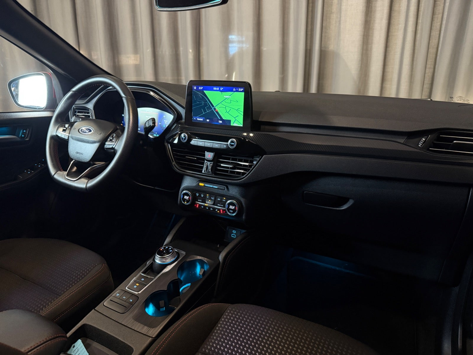 Rød Ford Kuga fra 2020