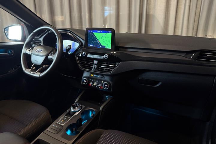 Rød Ford Kuga fra 2020