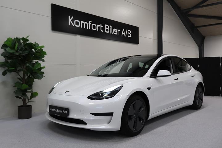 Hvid Tesla Model 3 fra 2021