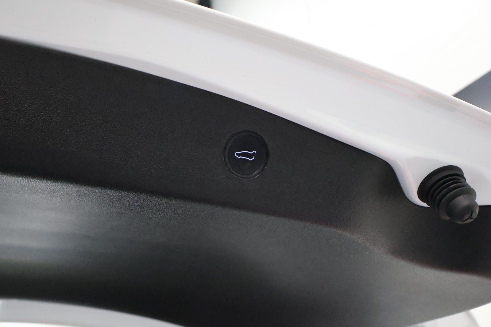 Hvid Tesla Model 3 fra 2021