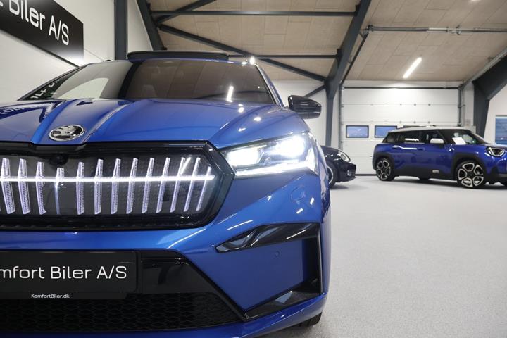 Blå Skoda Enyaq fra 2024