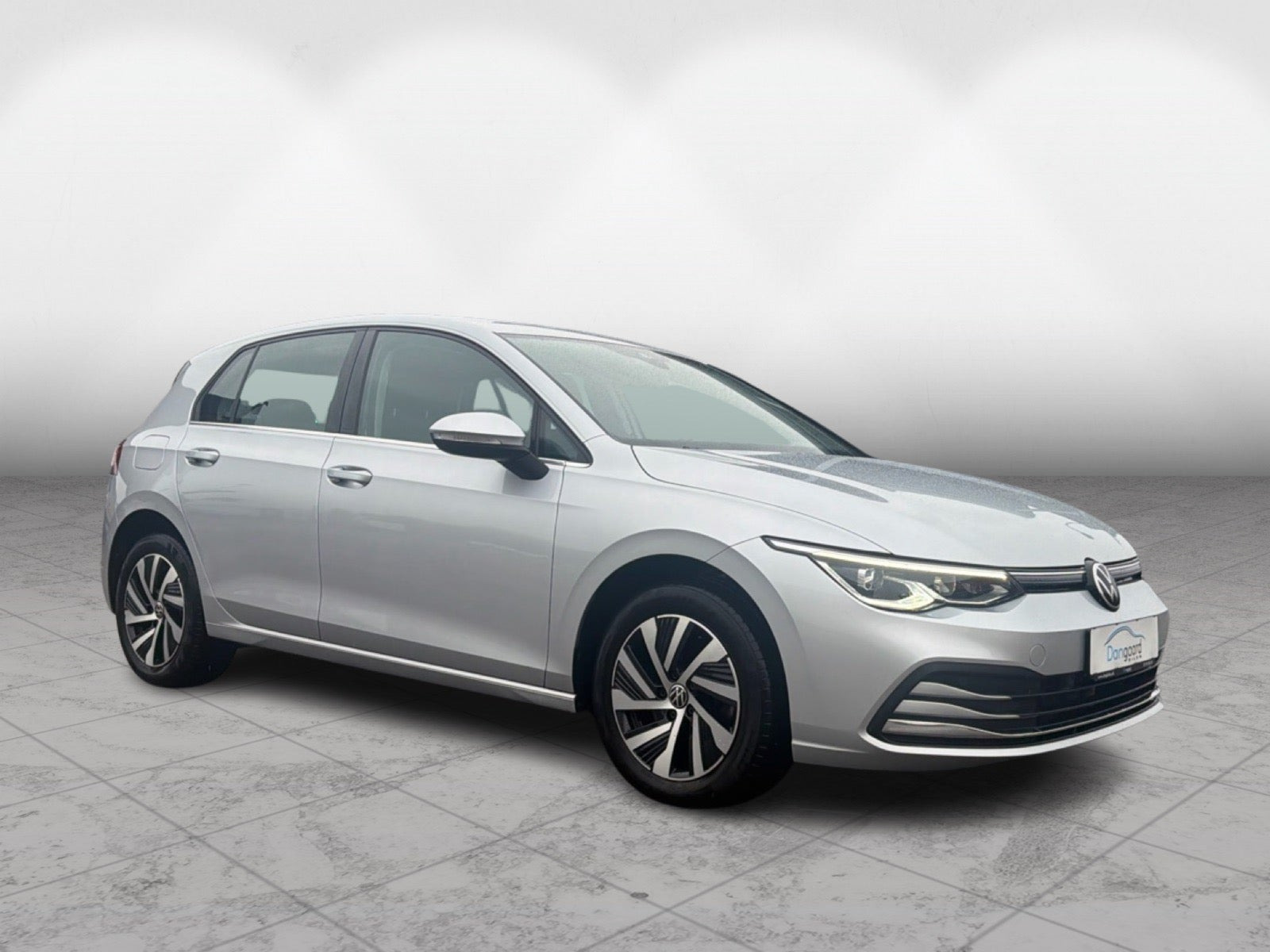 Grå VW Golf VIII fra 2021