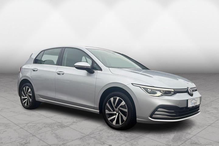 Grå VW Golf VIII fra 2021
