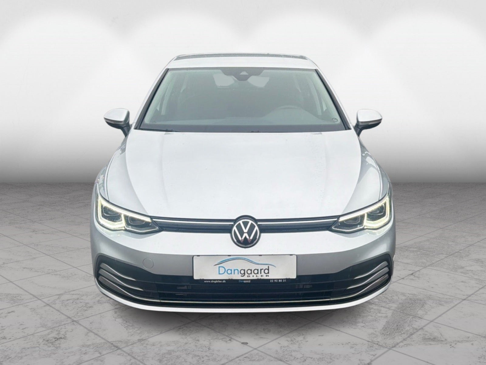 Grå VW Golf VIII fra 2021