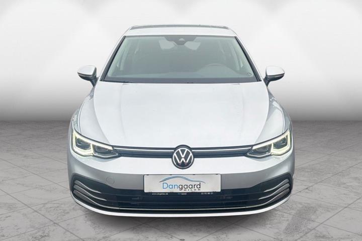 Grå VW Golf VIII fra 2021