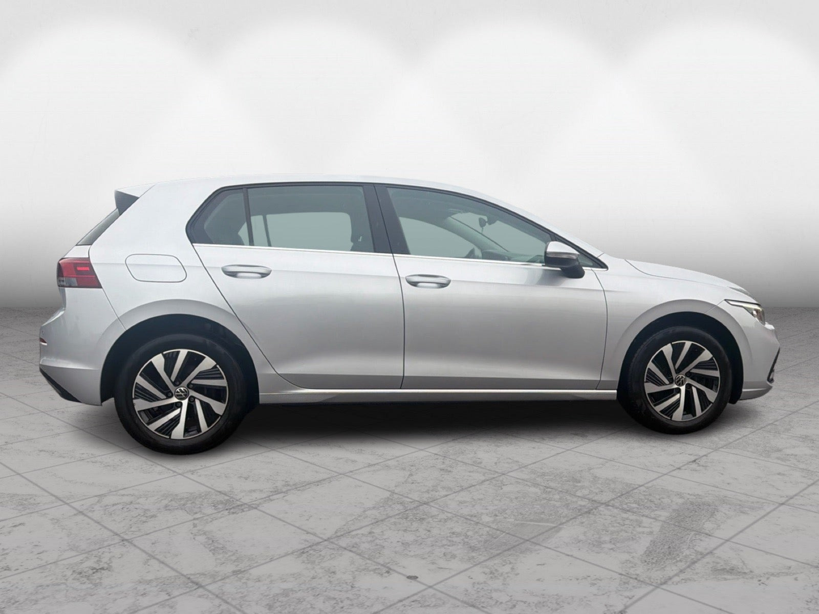 Grå VW Golf VIII fra 2021