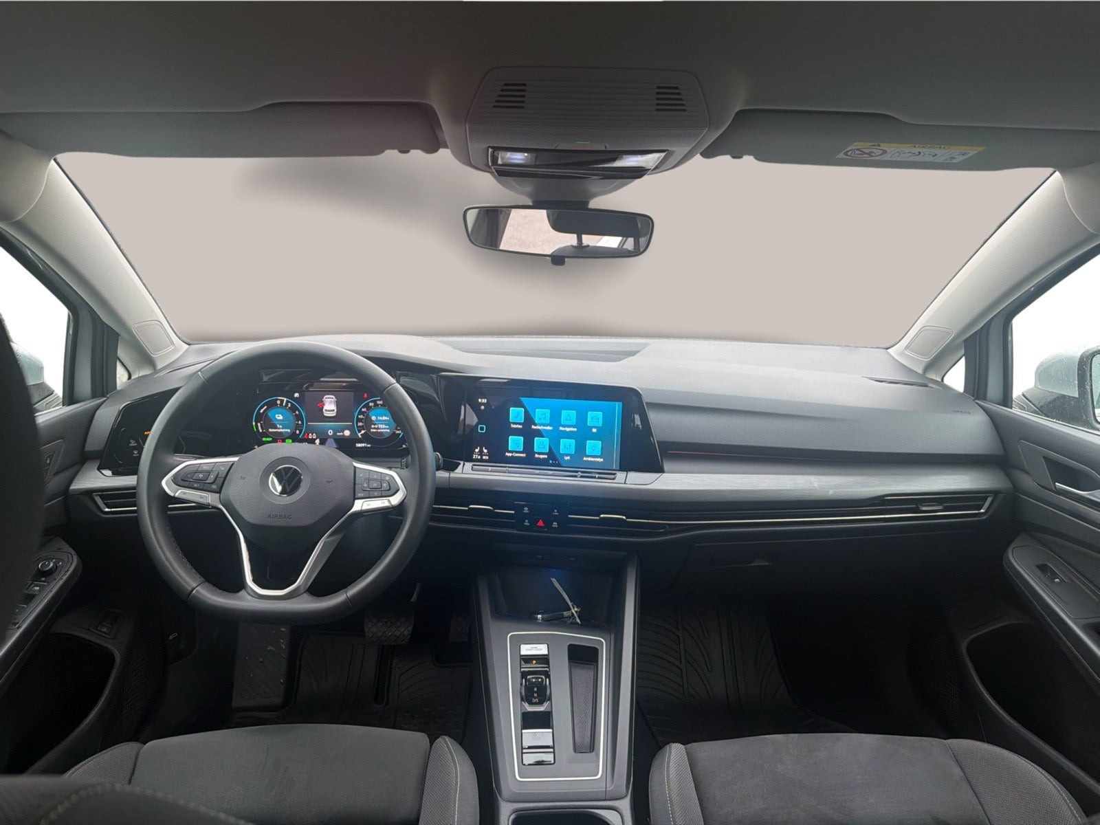 Grå VW Golf VIII fra 2021