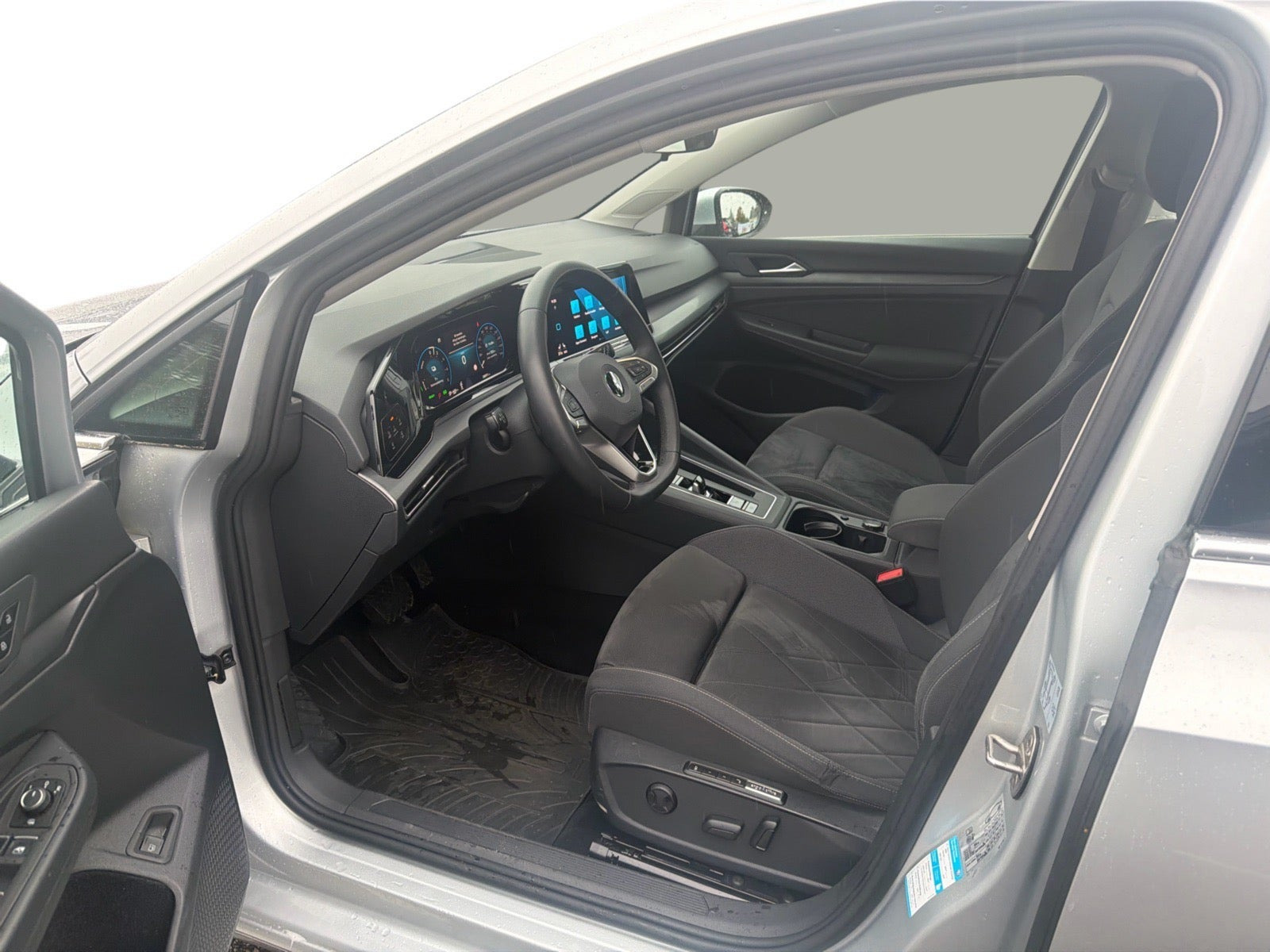 Grå VW Golf VIII fra 2021