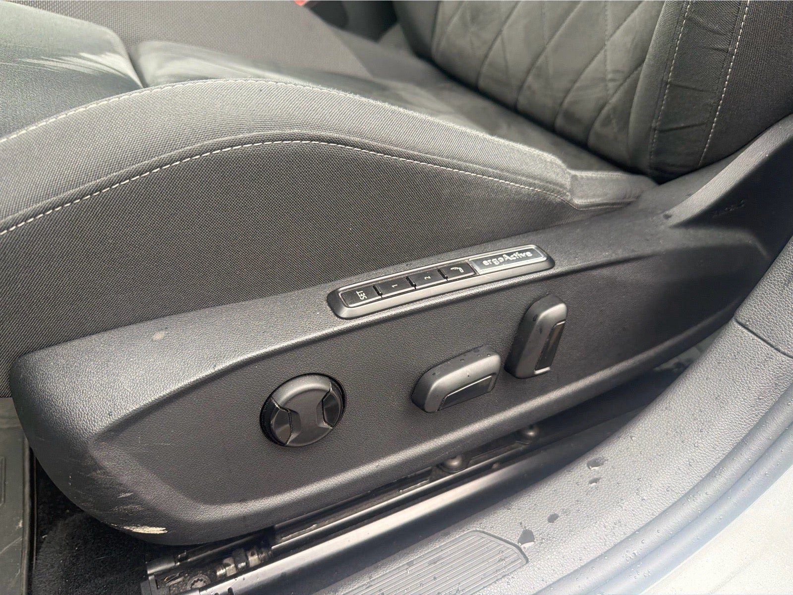 Grå VW Golf VIII fra 2021
