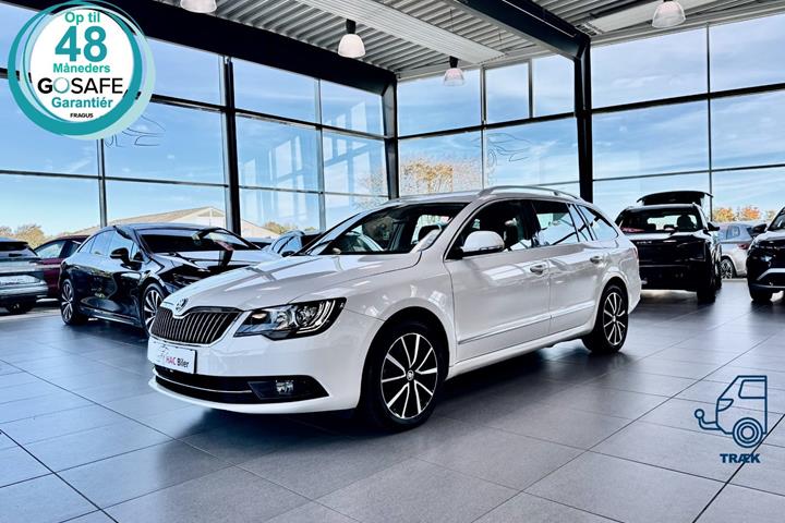Gul Skoda Superb fra 2015