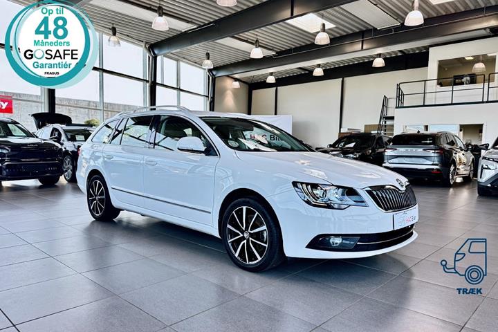 Gul Skoda Superb fra 2015