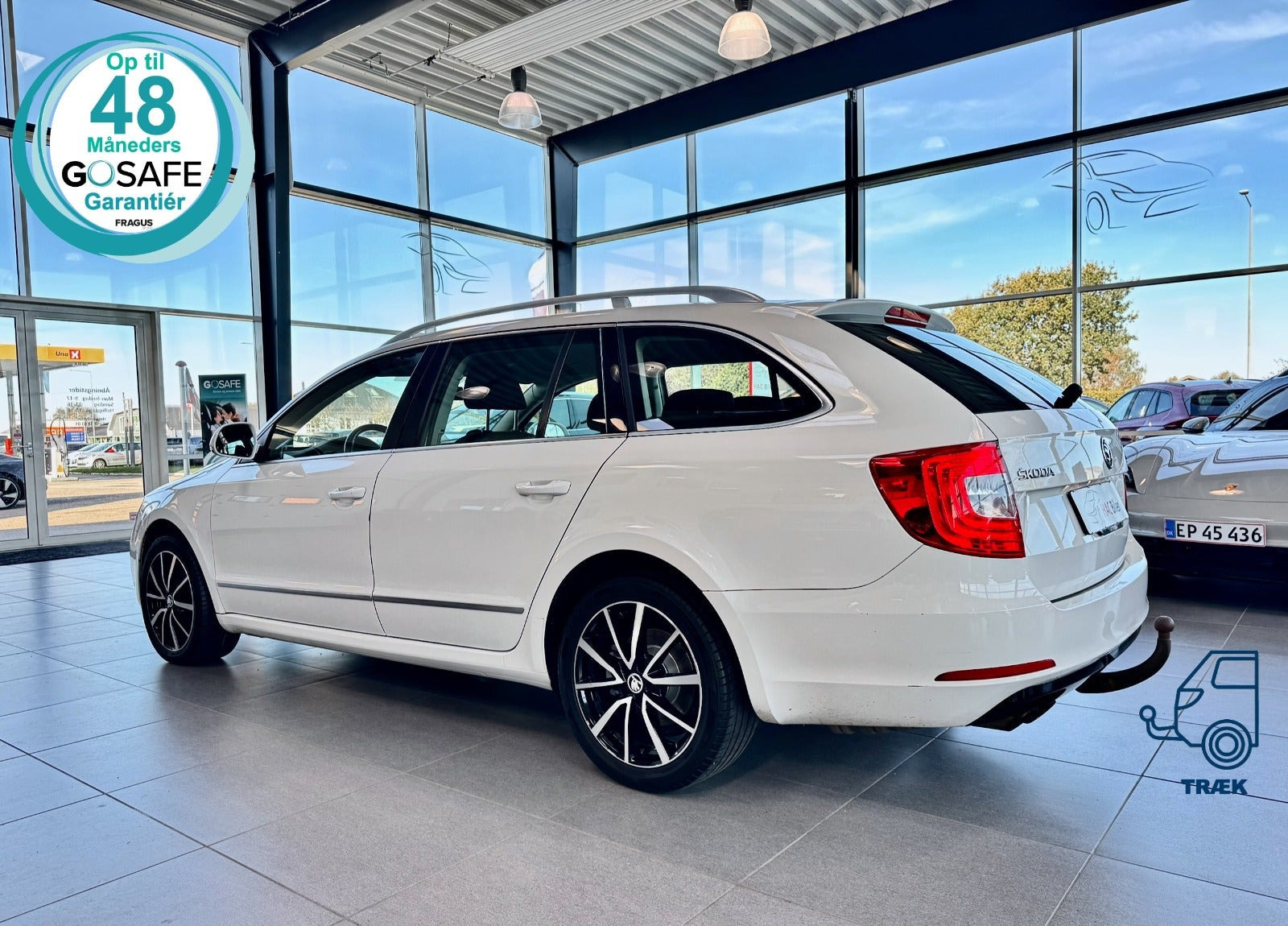 Gul Skoda Superb fra 2015