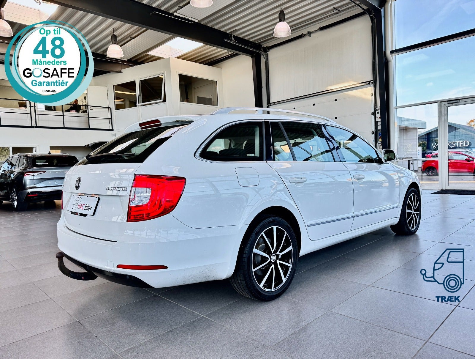 Gul Skoda Superb fra 2015
