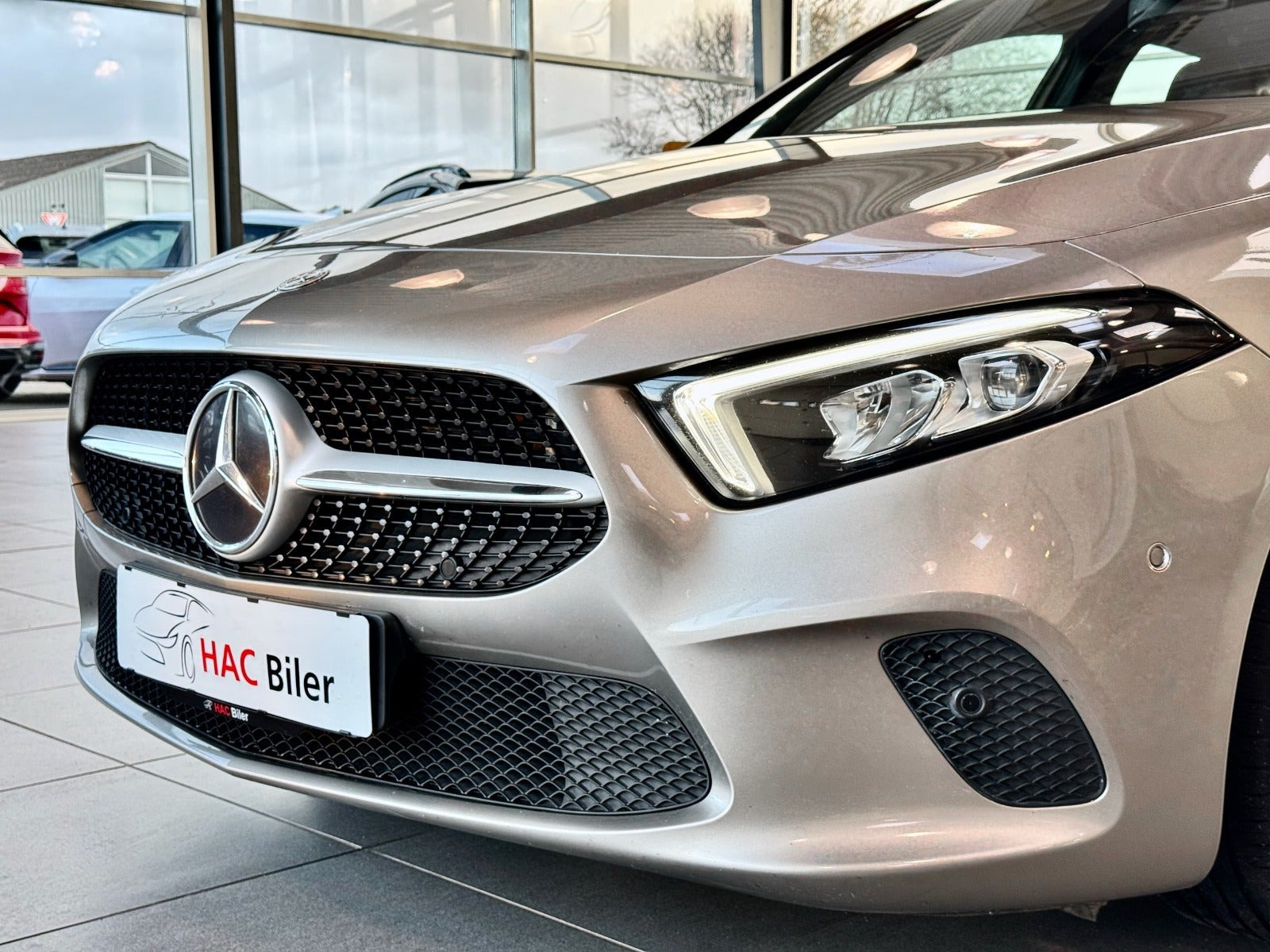 Beige Mercedes A200 d fra 2021