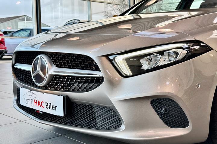 Beige Mercedes A200 d fra 2021