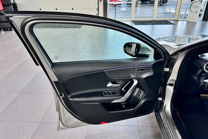 Beige Mercedes A200 d fra 2021