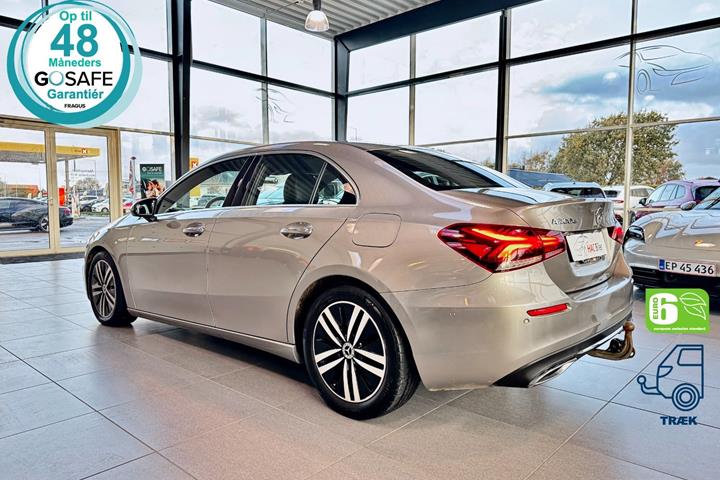 Beige Mercedes A200 d fra 2021