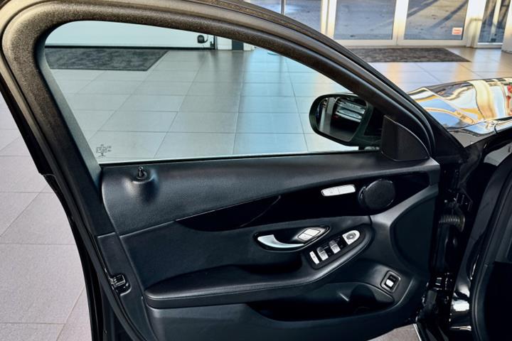 Sort Mercedes C220 fra 2015