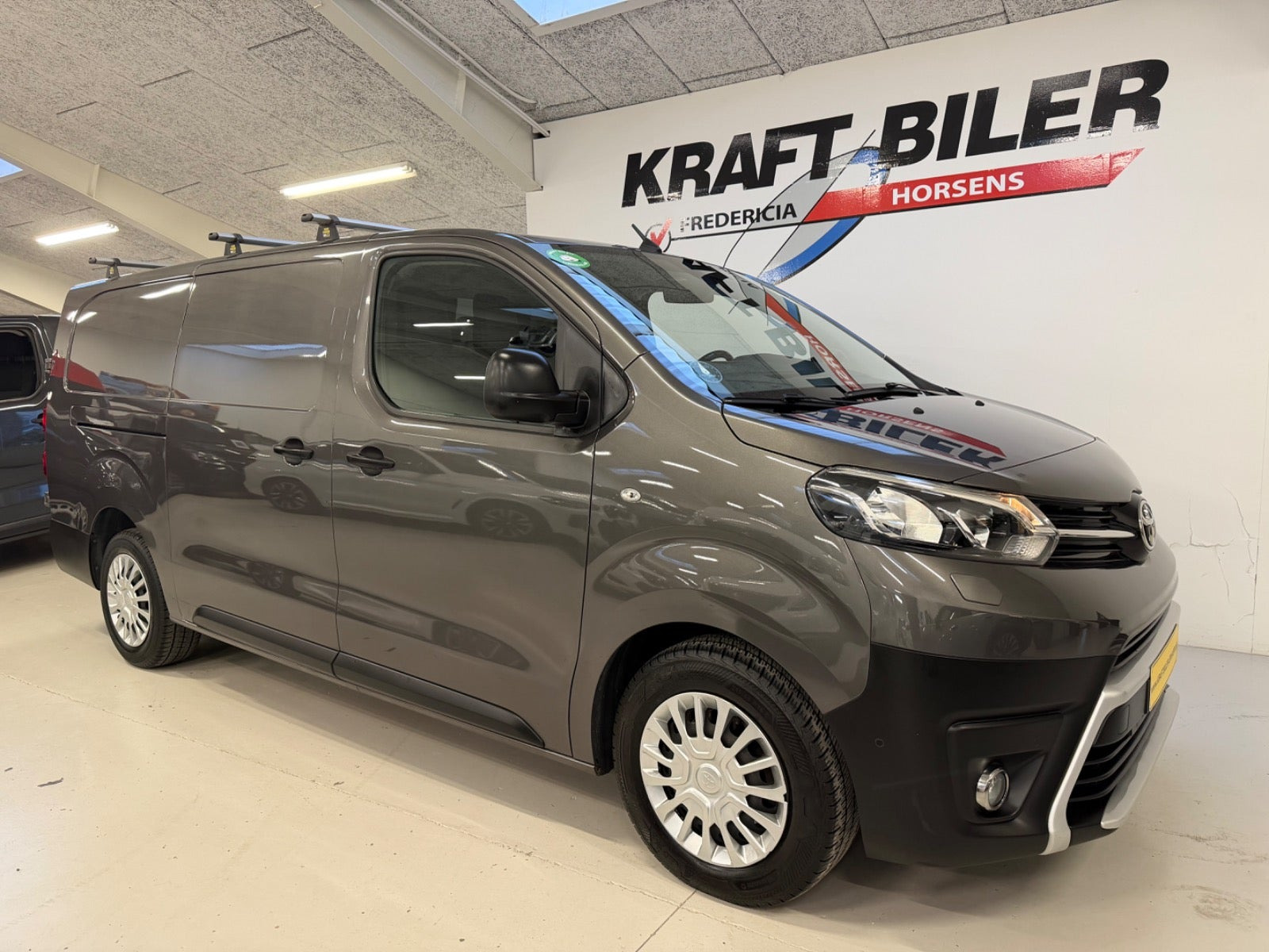 Grå Toyota ProAce fra 2021