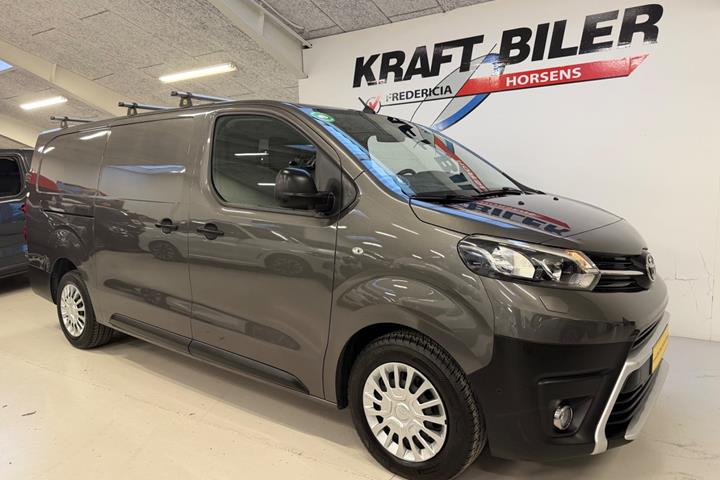 Grå Toyota ProAce fra 2021